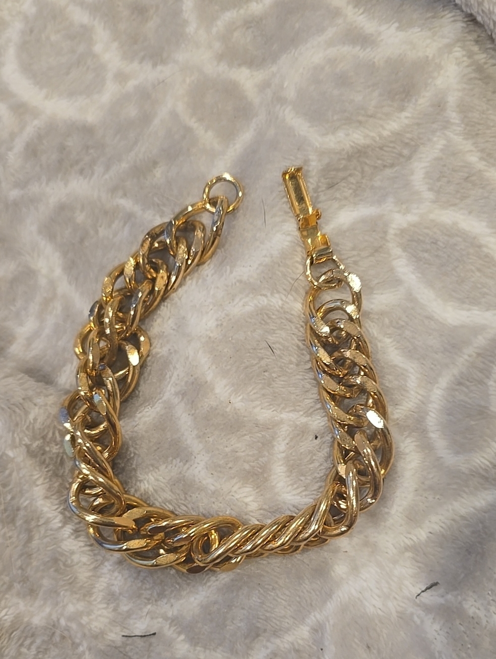 ❤️5/$25 Vintage Gold-Tone Twisted Curb Link Bracelet - Women Jewelry
